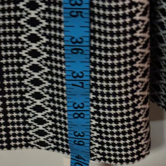 Alice & Olivia Sleeveless Black and White Patterned Fit-and-Flare Dress, Med - Picture 8 of 9